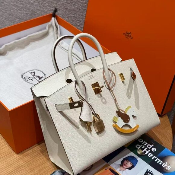 Classic Hermes Bag: A Stylish and Versatile Choice for Elegance - Picture 4 of 6